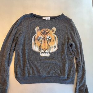 wild fox grey sweatshirt with tiger. size L